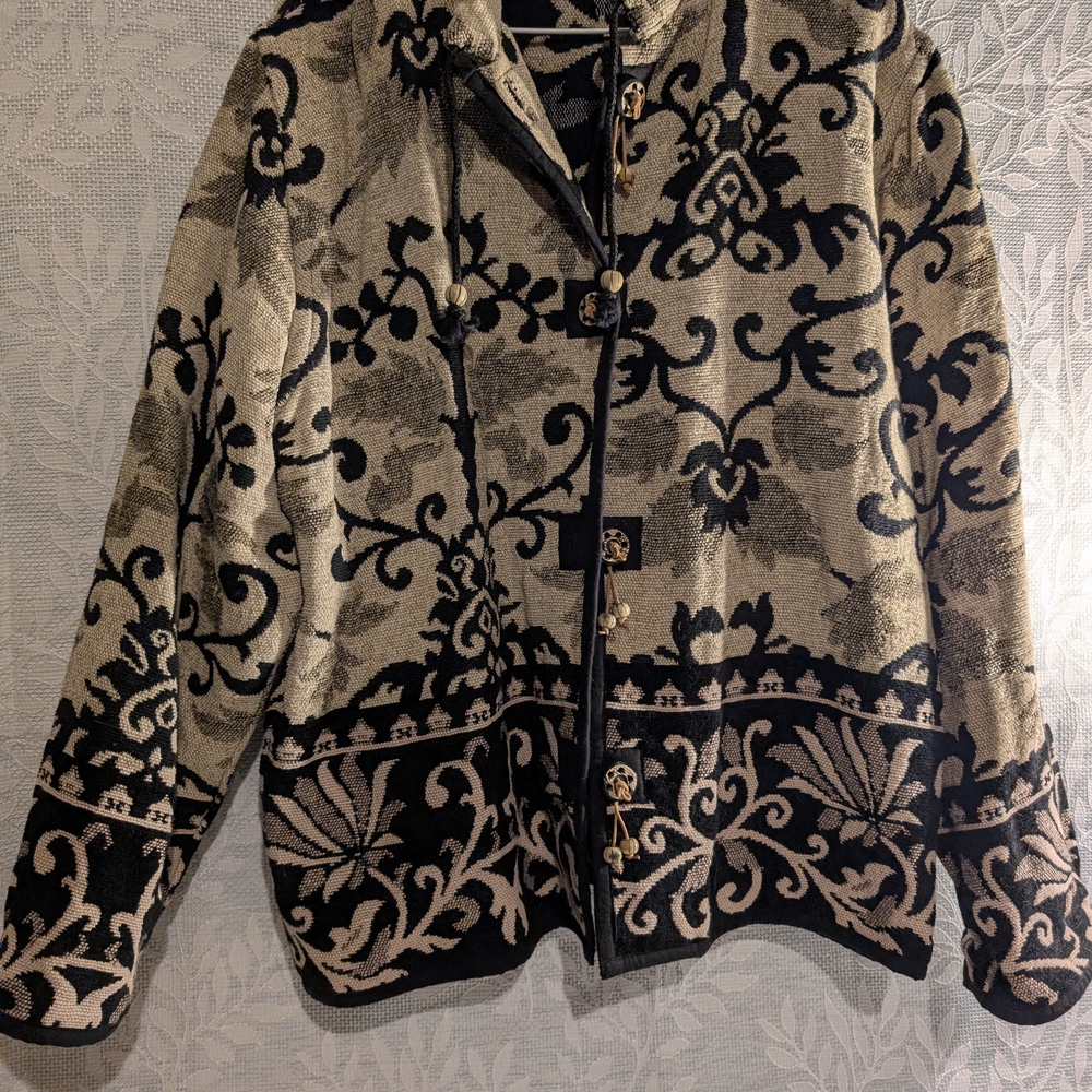 Elegant Black and Cream Women's Blazer